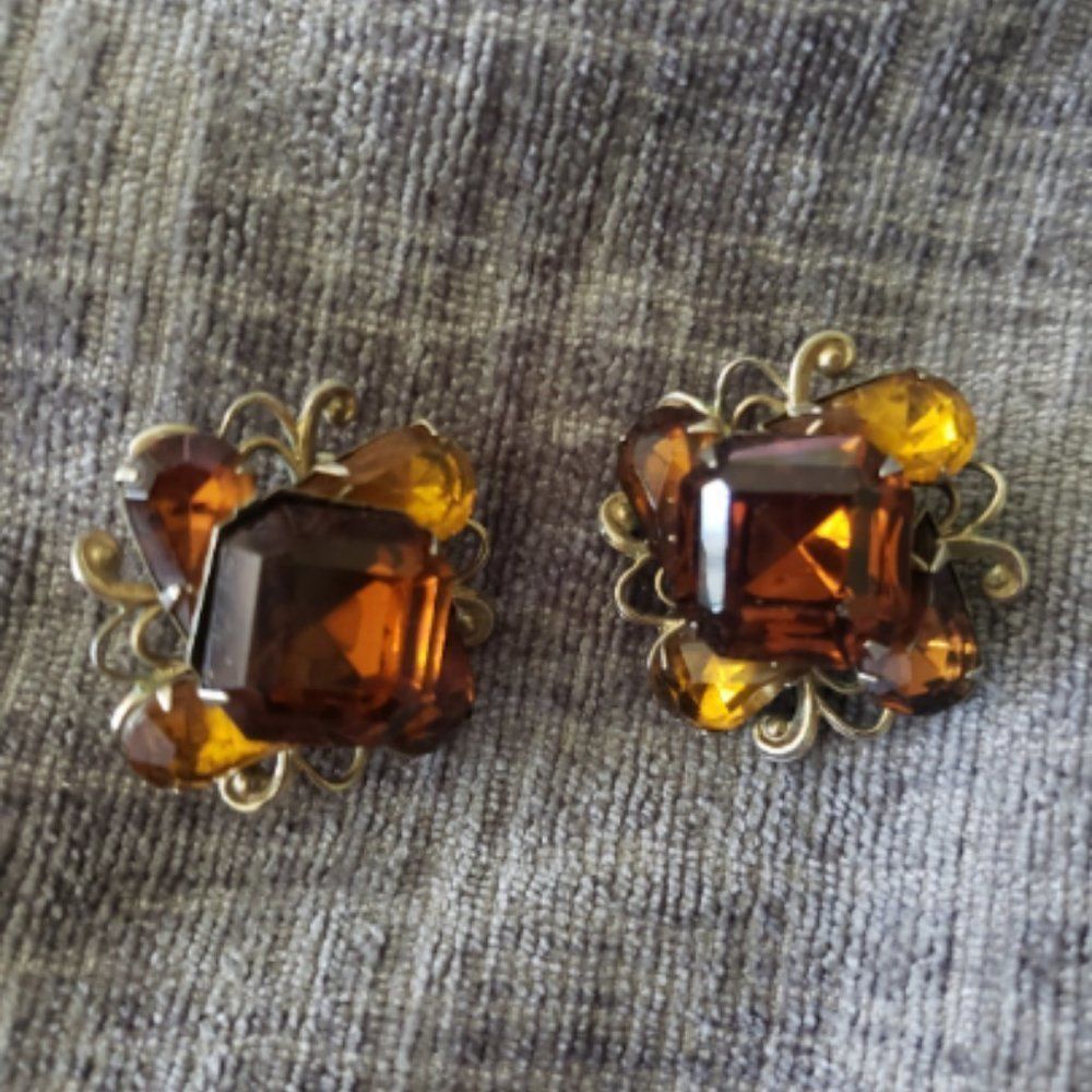 Beau Jewels Vintage Gold Tone Clip On Earrings